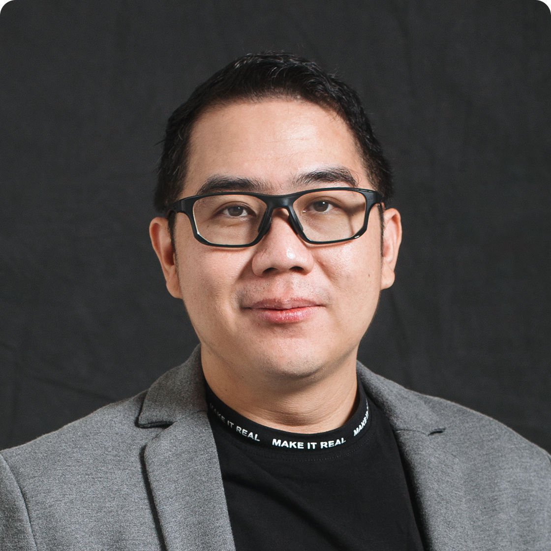 team.members.chris.name